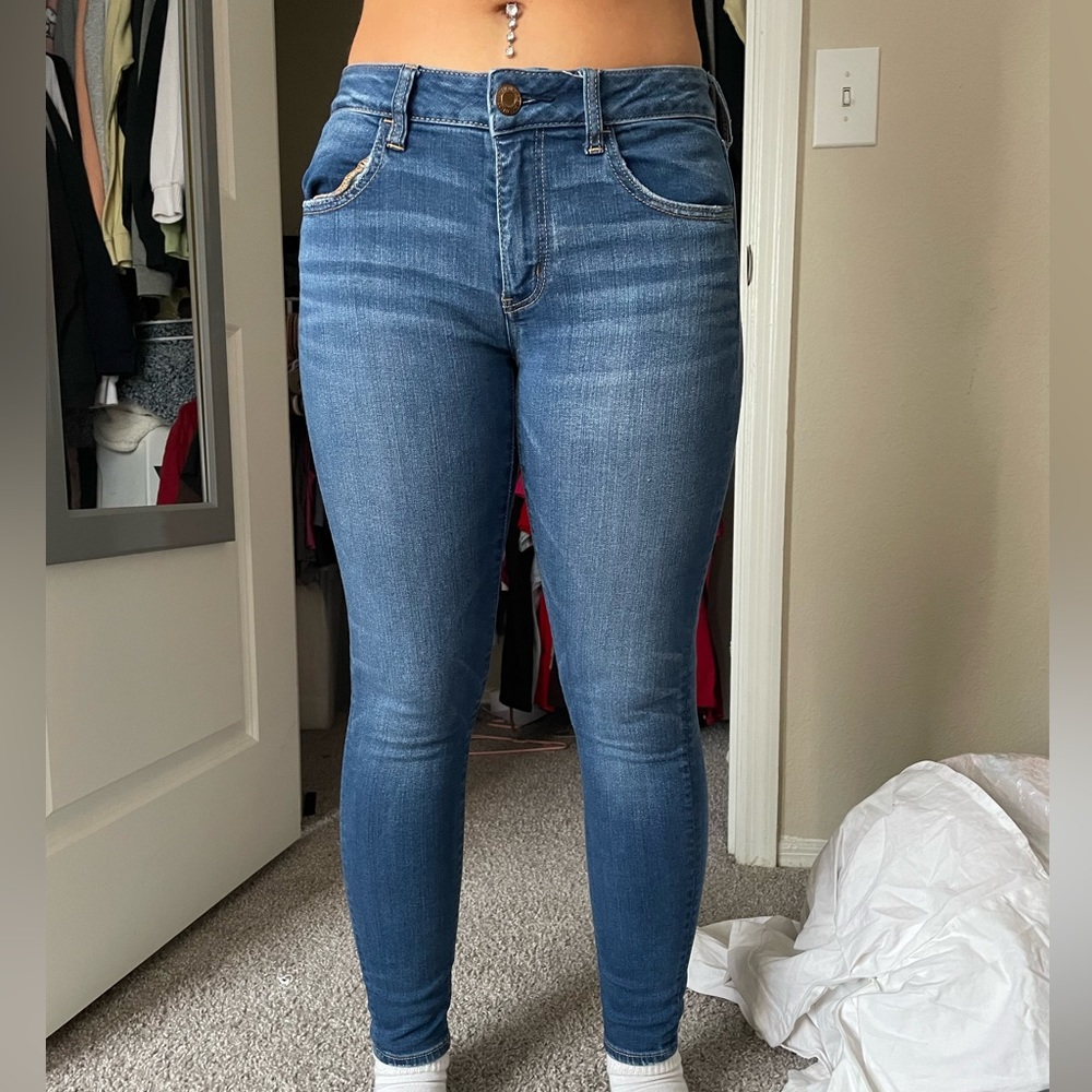 Medium wash american eagle skinny jeans super stretch